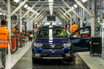Dacia Fasta 1 milyonuncu otomobilini retti