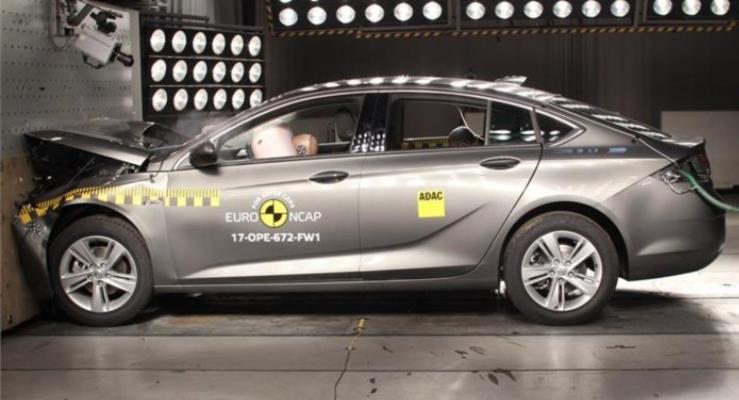 2017 Opel Insignia EuroNCAP'ta