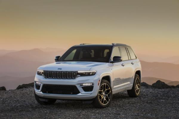 2022 Jeep Grand Cherokee 5 Koltuklu SWB lk Kez Hibrit Seeneiyle Geliyor