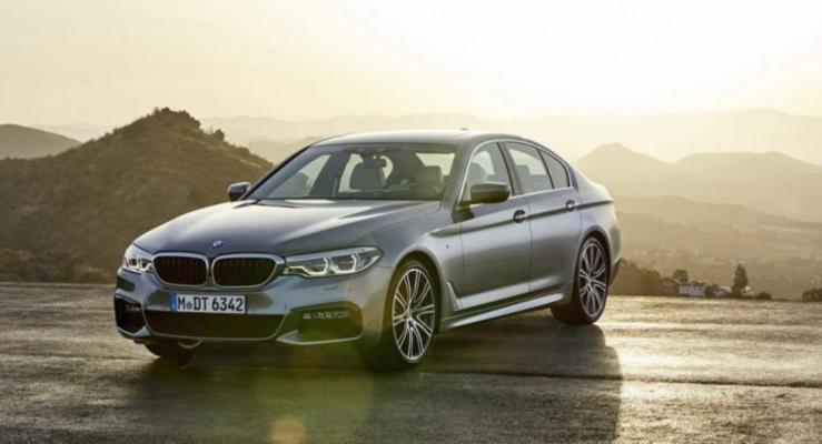 BMW, 5 serisi ailesine katlan 2 farkl versiyonun fiyatlarn aklad.
