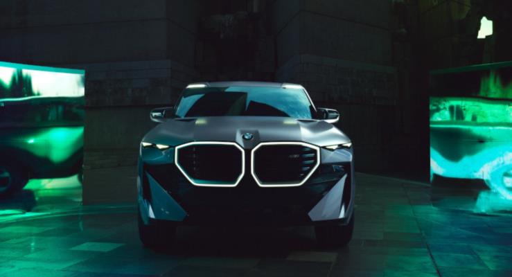 BMW'nin 750 HP Gcndeki Konsepti XM Ortaya kt 