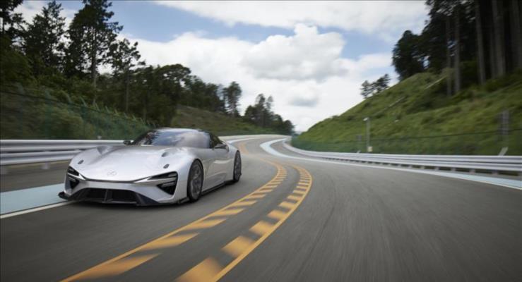 Lexus yeni elektrikli spor otomobilinin yeni grsellerini paylat