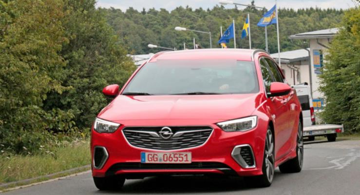 Opel Insignia Gsi Sports Tourer versiyonu ile de grnd