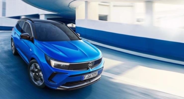 Opel, SUV Ailesini Dinamik Tasarm Diliyle Buluturmay Srdryor 