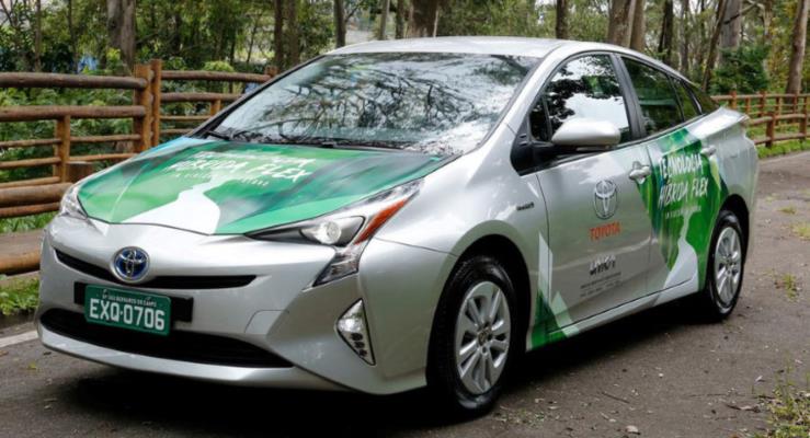 Toyota etanol ile alan Prius FFV konseptini tantt