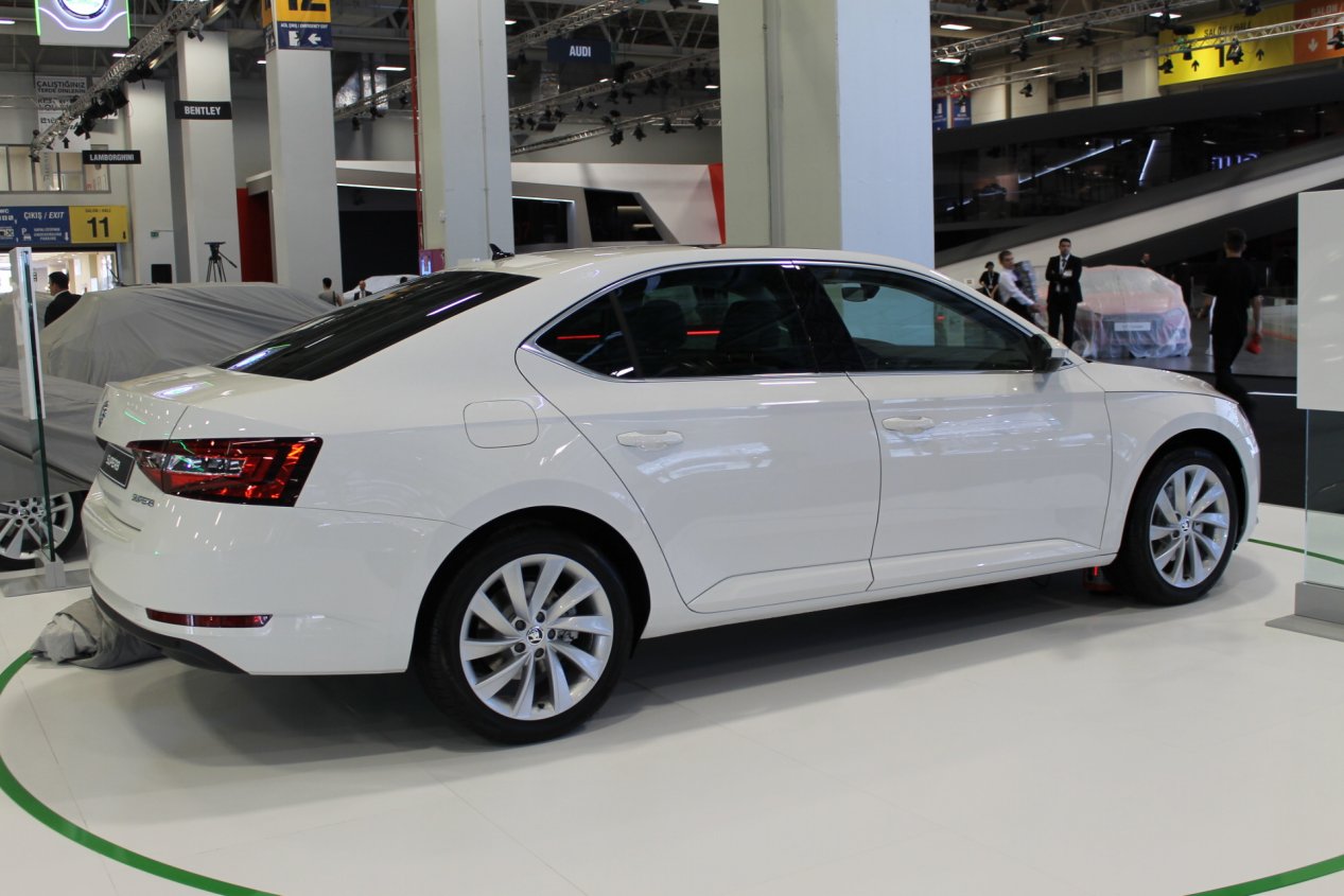 YEN SKODA SUPERB 2015 AUTOSHOW RESM GALERS