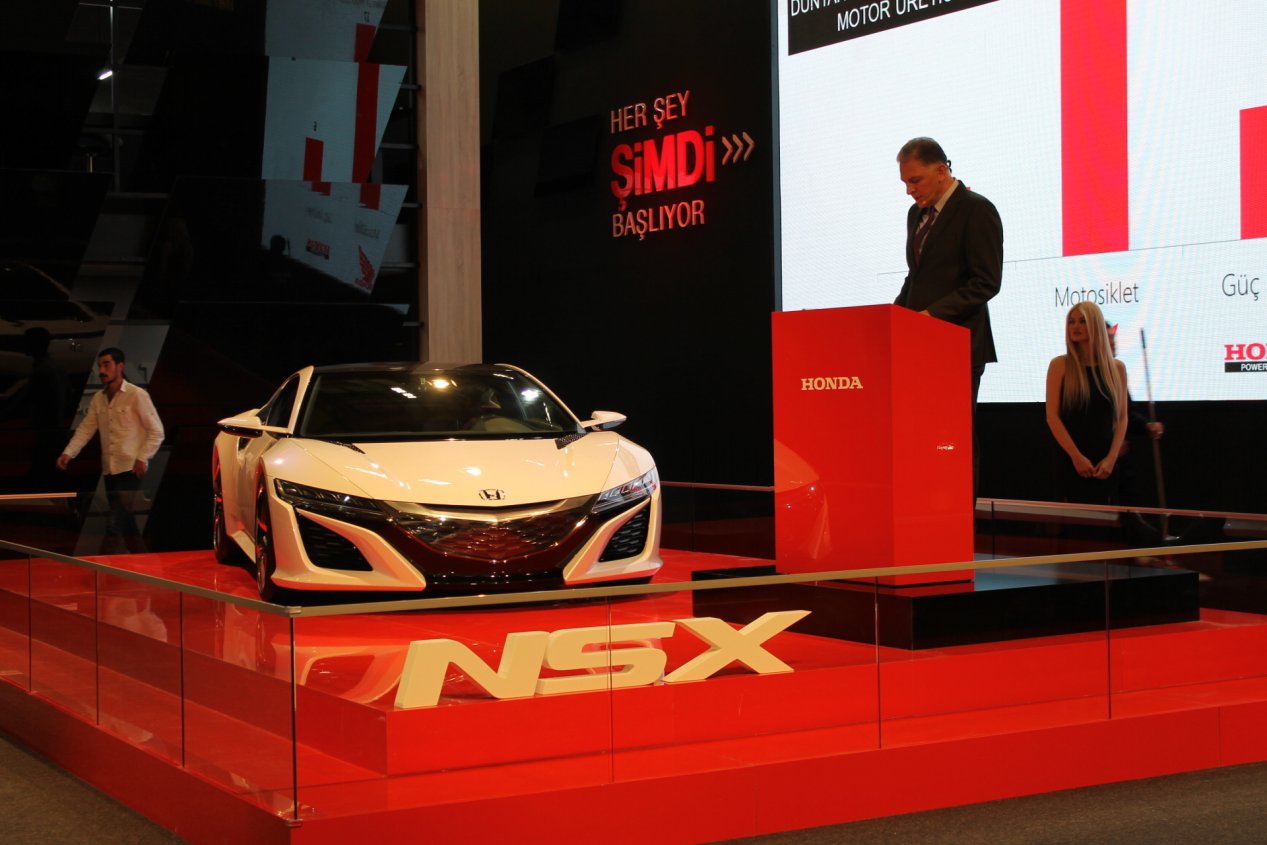 YEN HONDA NSX STANUL AUTOSHOW 2015 RESM GALERS