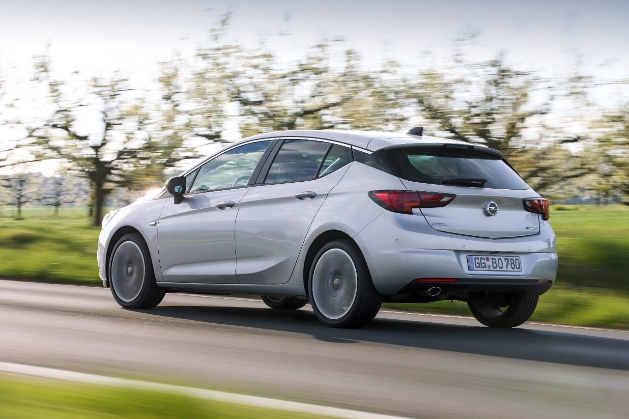 Yeni Opel Astra Hatchback BiTurbo Resim Galerisi