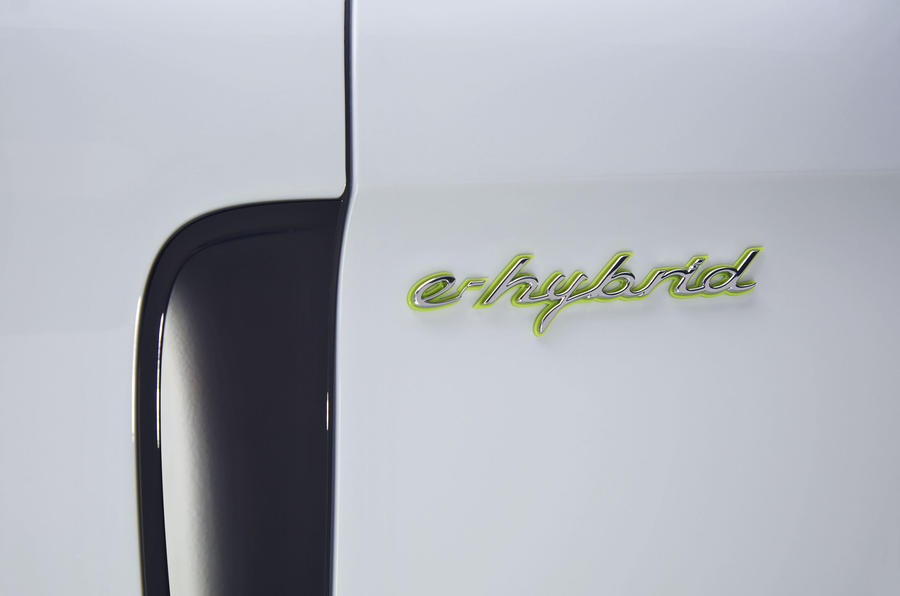 2017 Porsche Panamera 4 E-Hybrid resim galerisi
