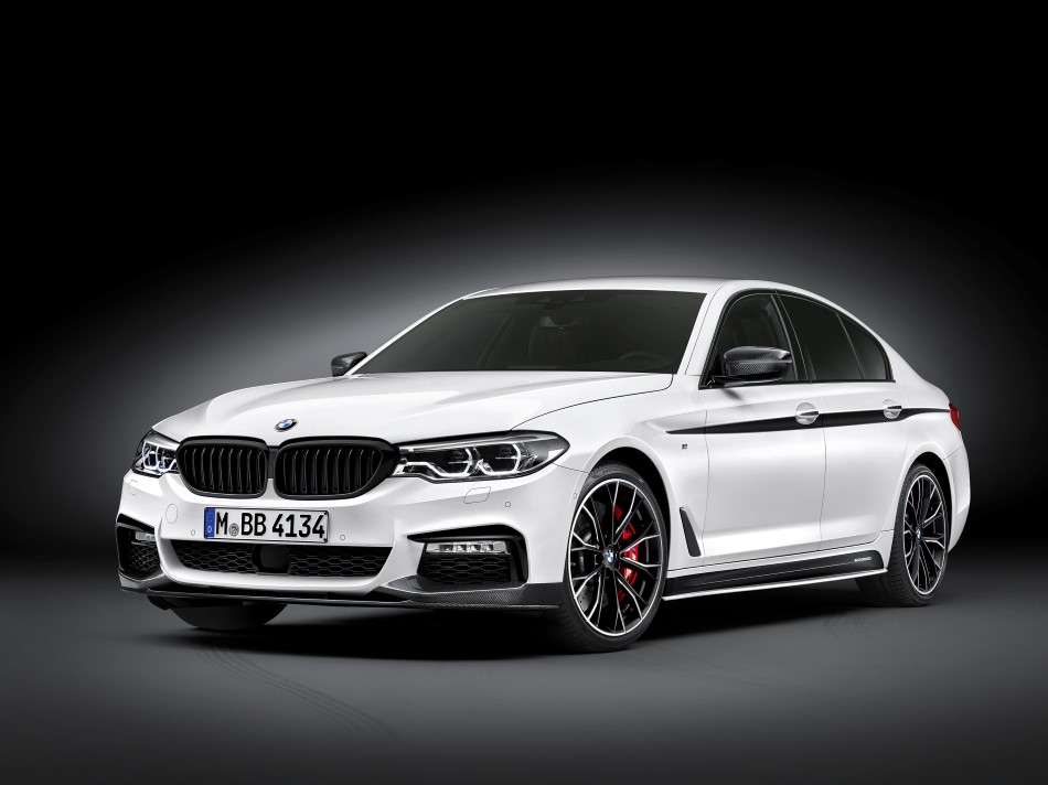 BMW M Performans aksesuarlar ile yeni BMW 5 Serisi Sedan resim galerisi