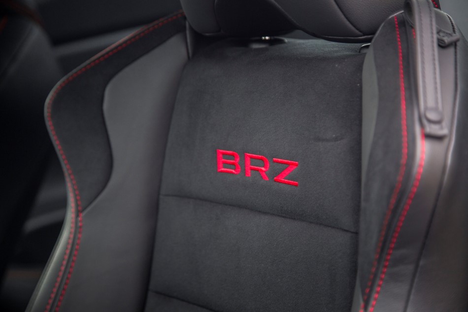 Yeni Subaru BRZ resim galerisi