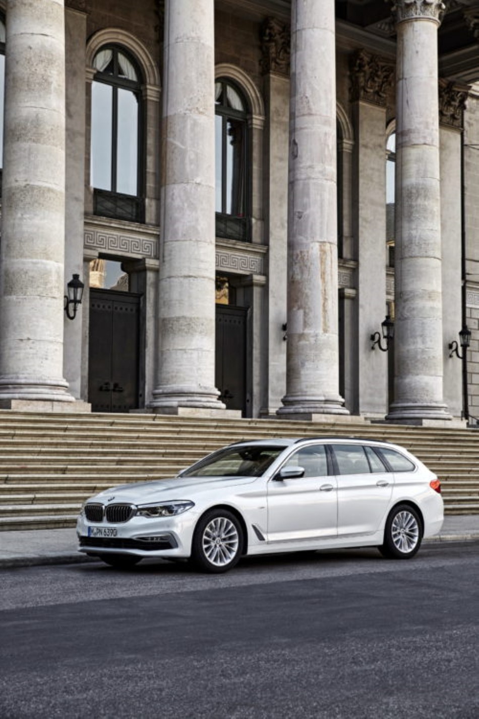 2017 BMW 520d Touring resim galerisi