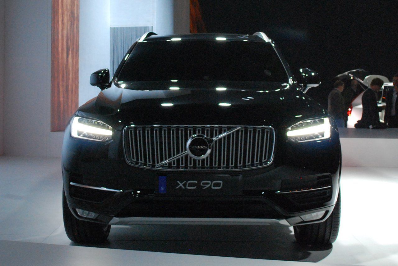 YEN 2015 VOLVO XC90'IN CANLI RESM GALERS