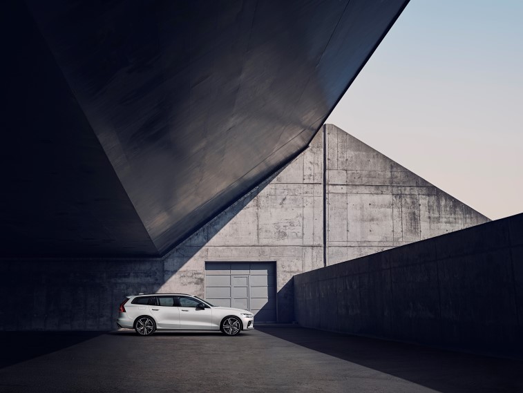 Volvo V60 serisi R-Design resim galerisi (25.09.2018)
