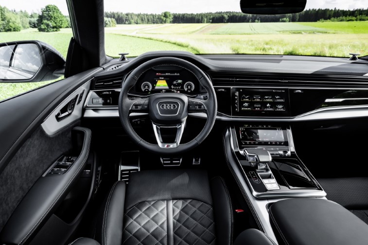 Audi Q8 TFSIe Quattro Plug-in Hybrid resim galerisi (15.10.2020)