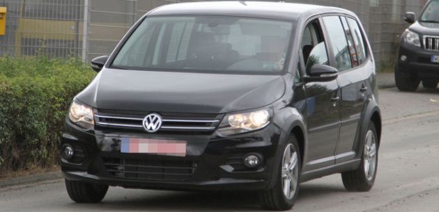 VOLKSWAGEN YEN TOURAN'I 2014'E HAZIRLIYOR