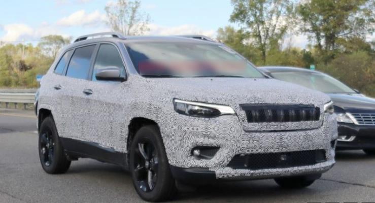2019 Jeep Cherokee yeni farlaryla ortaya kt