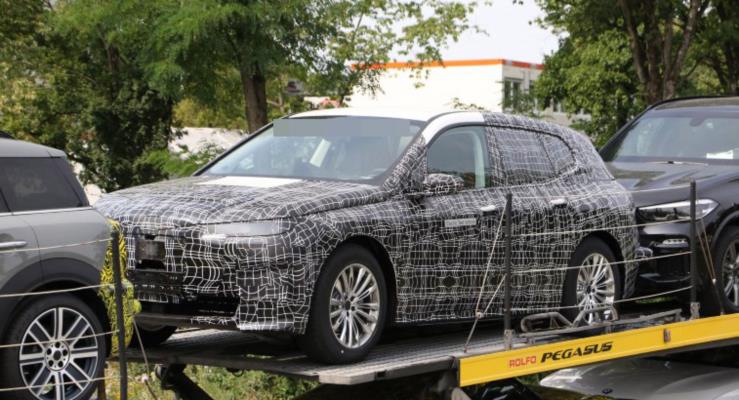 2021 BMW iNext Elektrikli SUV'nin  Mekanndan Yeni Grntler
