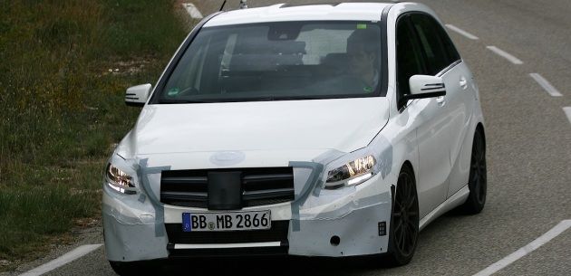 MERCEDES B SERSNE MAKYAJ HAZIRLIKLARI