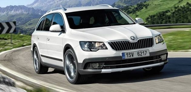 YEN SKODA SUPERB, OUTDOOR LE ARAZYE IKIYOR