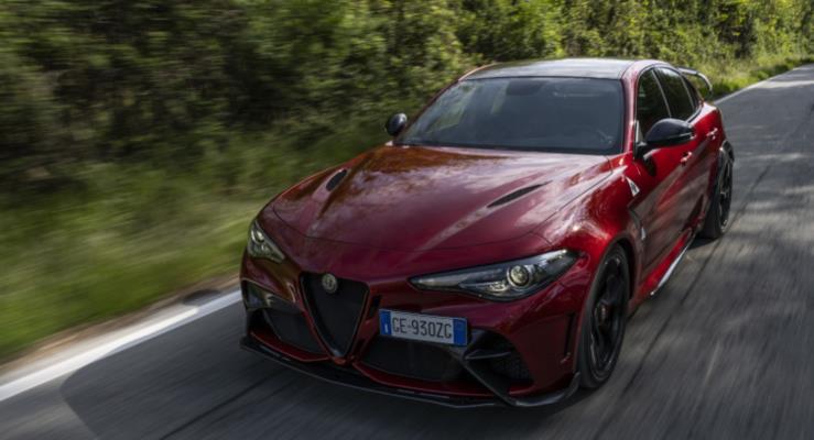 Alfa Romeo, Giulia GTA ve GTAm Sper Sedanlarn Avrupa'da Piyasaya Sryor