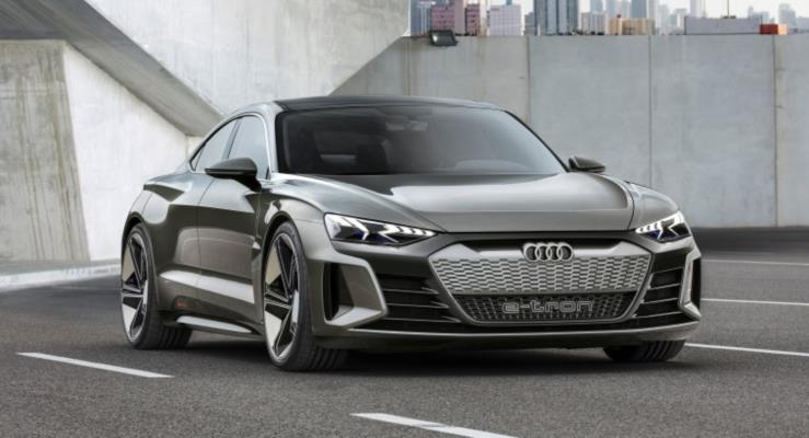 Audi, Q4 e-tron konseptini Cenevrede grcye kard
