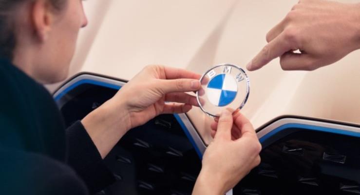 BMW, Concept i4'te Yeni Logosunu Kulland