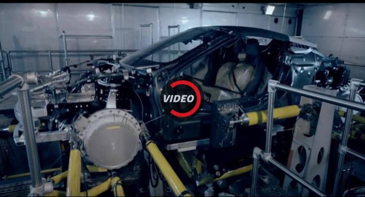BMW i8 Roadster iin teaser yaynlad