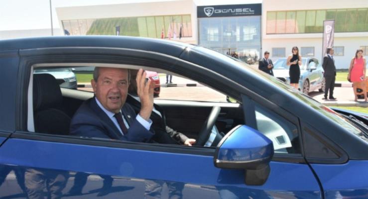 Cumhurbaşkanı Ersin Tatar, KKTC’nin yerli otomobili GÜNSEL’i ziyaret etti