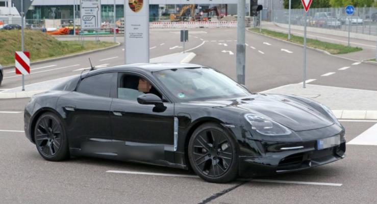 Elektrikli Porsche Taycan Tesladan mteri alyor