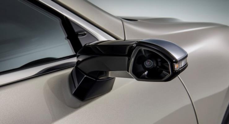 Lexus Dijital Aynal ES Sedan ile Bir lke Daha mza Att