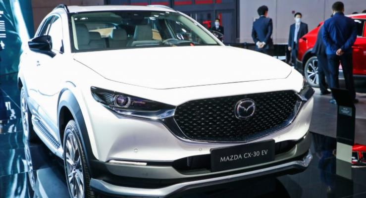 Mazda, angay'da Elektrikli CX-30'un Perdesini Kaldrd