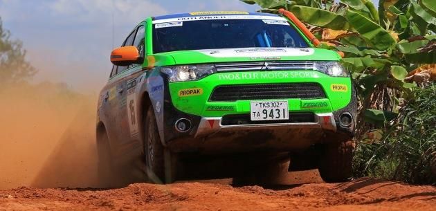 M�TSUB�SH� OUTLANDER PHEV'�N RALL� BA�ARISI