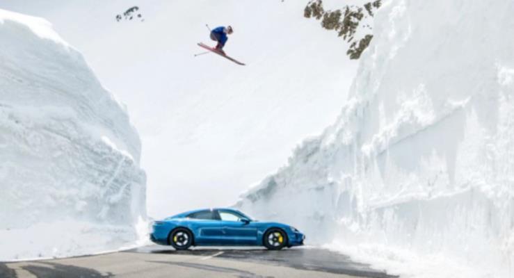 Porsche Taycan ile 60 Yllk konik Kayakla Atlama Resmini Yeniden Canlandryor