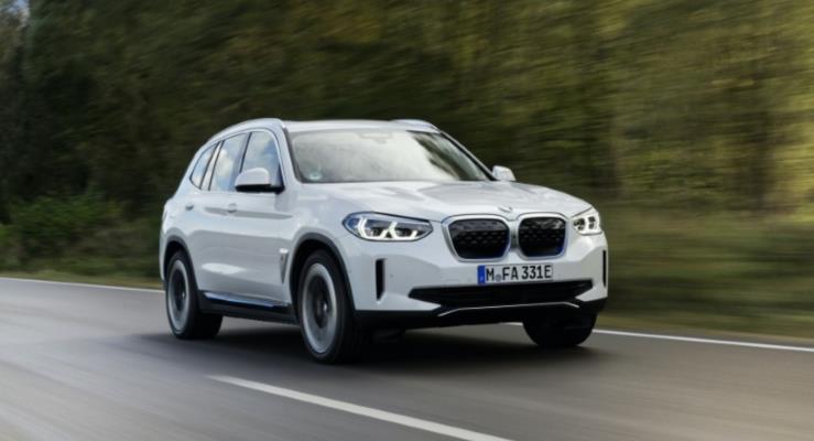 Tamamen Elektrikli Yeni BMW iX3 Showroomlarda Yerini Ald