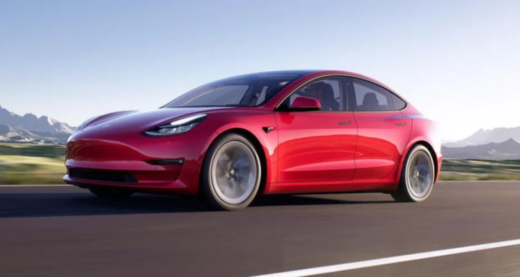Tesla in retimi Model 3 Avrupaya Getirmeye Balad