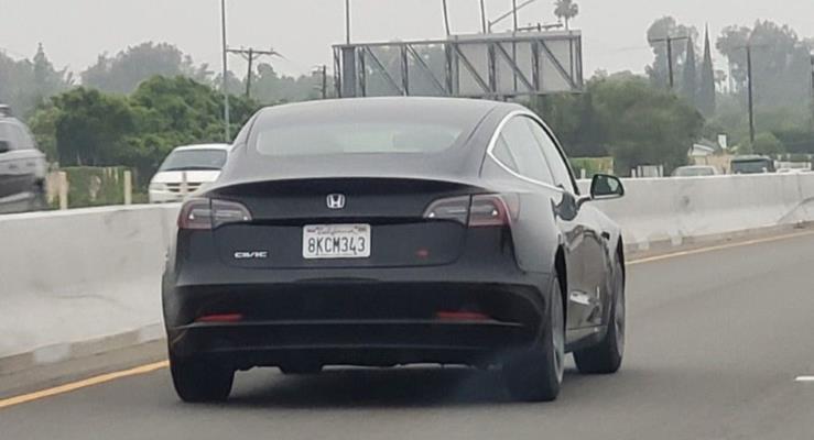 Tesla Model 3 Sahibi Otomobiline Honda Civic Si Logolar Yaptrd