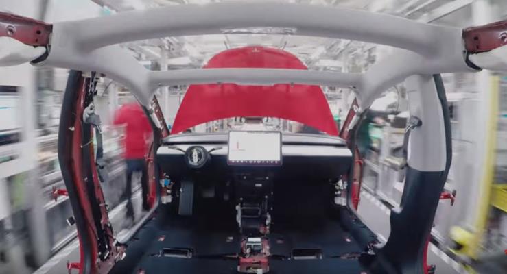 Tesla Model 3n retiminden ilgin grntler