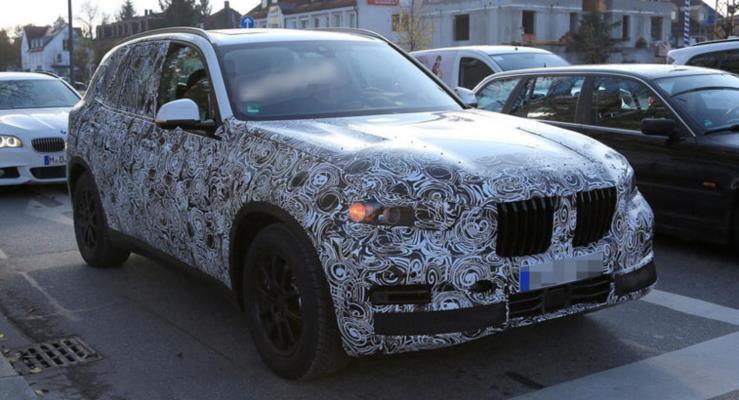 Yeni BMW X5 bu kez daha az kamuflajla grntlendi