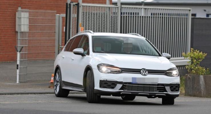 Yeni VW Golf R Modeli Alltrack Klnda Gizlenirken Yakaland