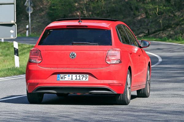 Yeni VW Polo hafif kamuflaj ile gorundu Resim 1