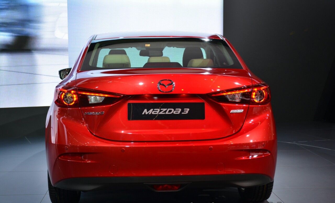 YEN MAZDA 3 SEDAN FRANKFURT LANSMAN RESM GALERS
