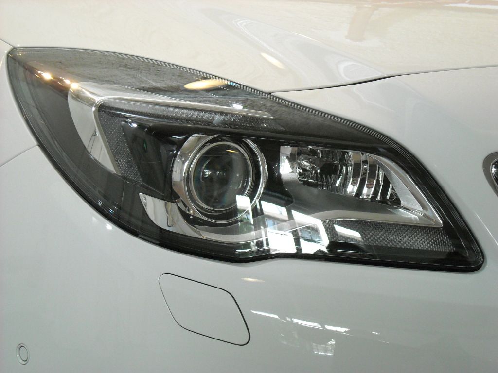 YEN MAKYAJLI OPEL NSGNA DI GRNM RESMLER