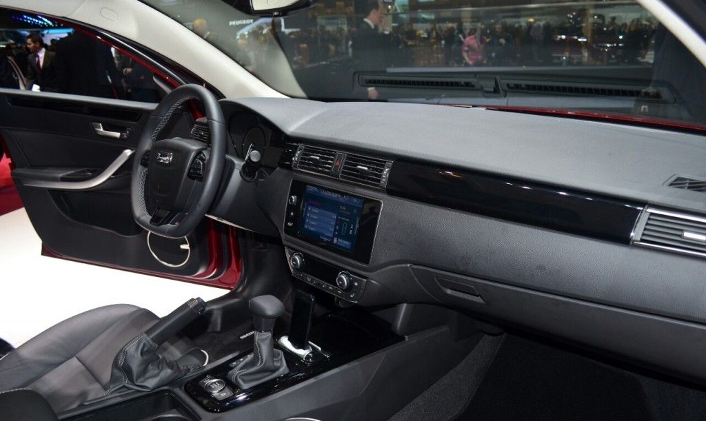 YEN QOROS 3 HATCHBACK CENEVRE RESM GALERS