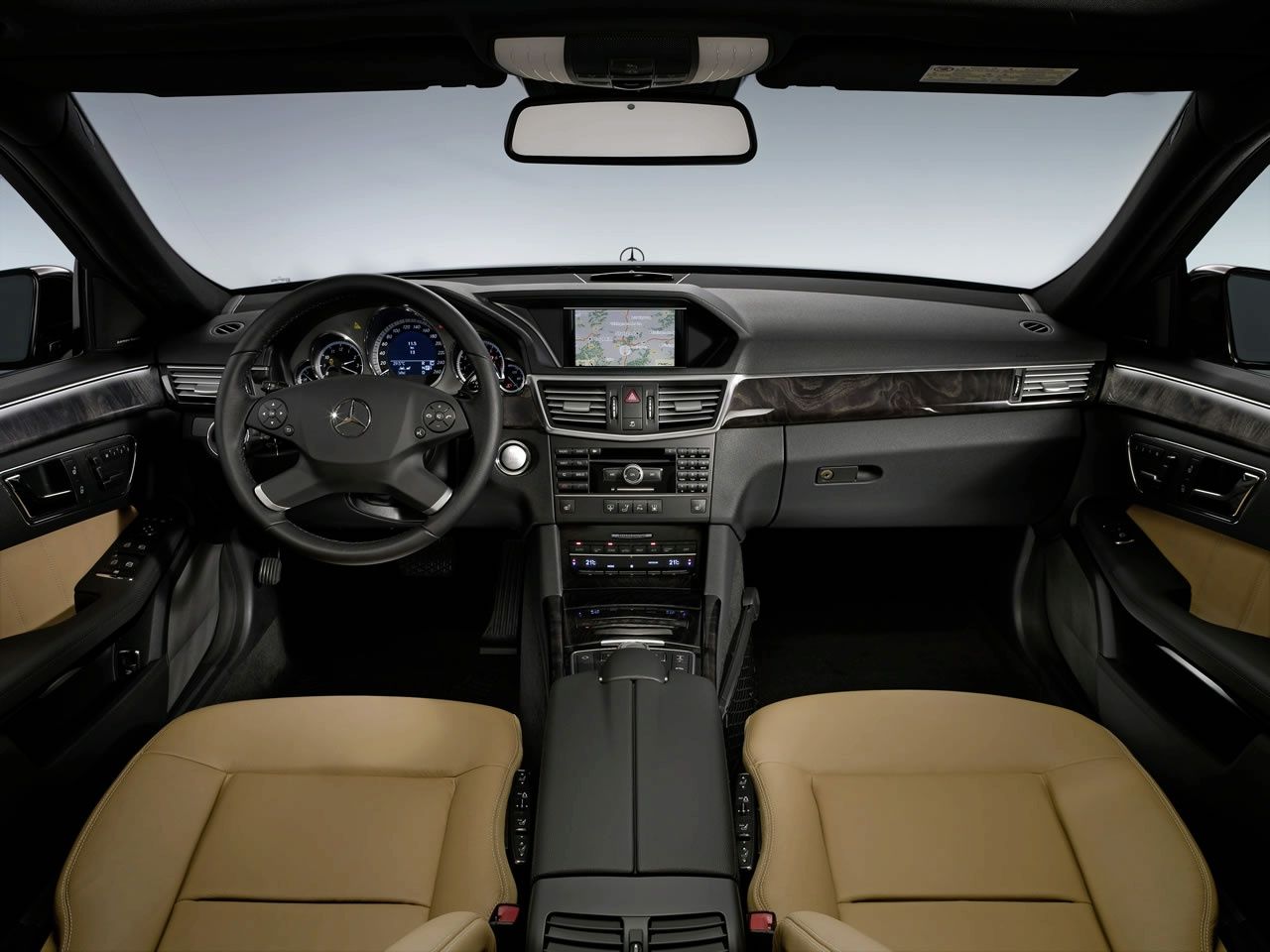 MERCEDES E SEDAN (2010)