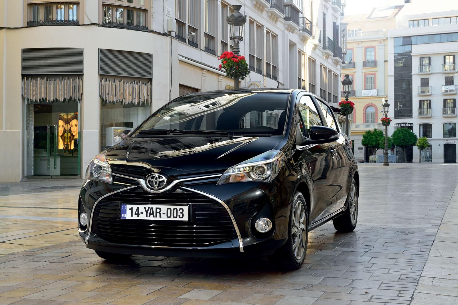 YEN 2015 MAKYAJLI TOYOTA YARS DETAYLI RESM GALERS