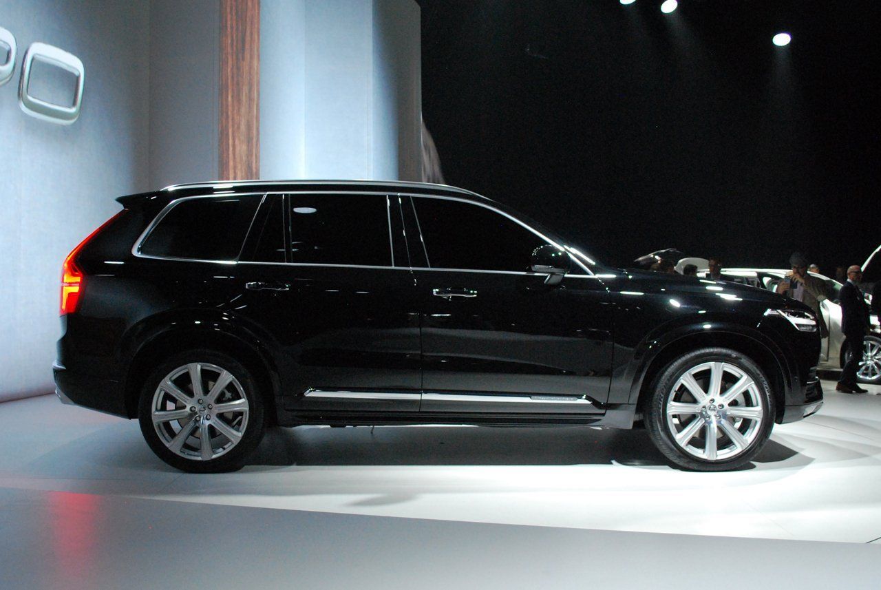 YEN 2015 VOLVO XC90'IN CANLI RESM GALERS