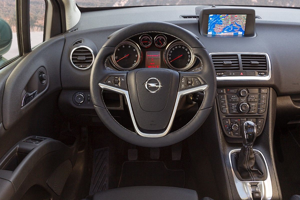 YEN 2014 MAKYAJLI OPEL MERVA RESM GALERS