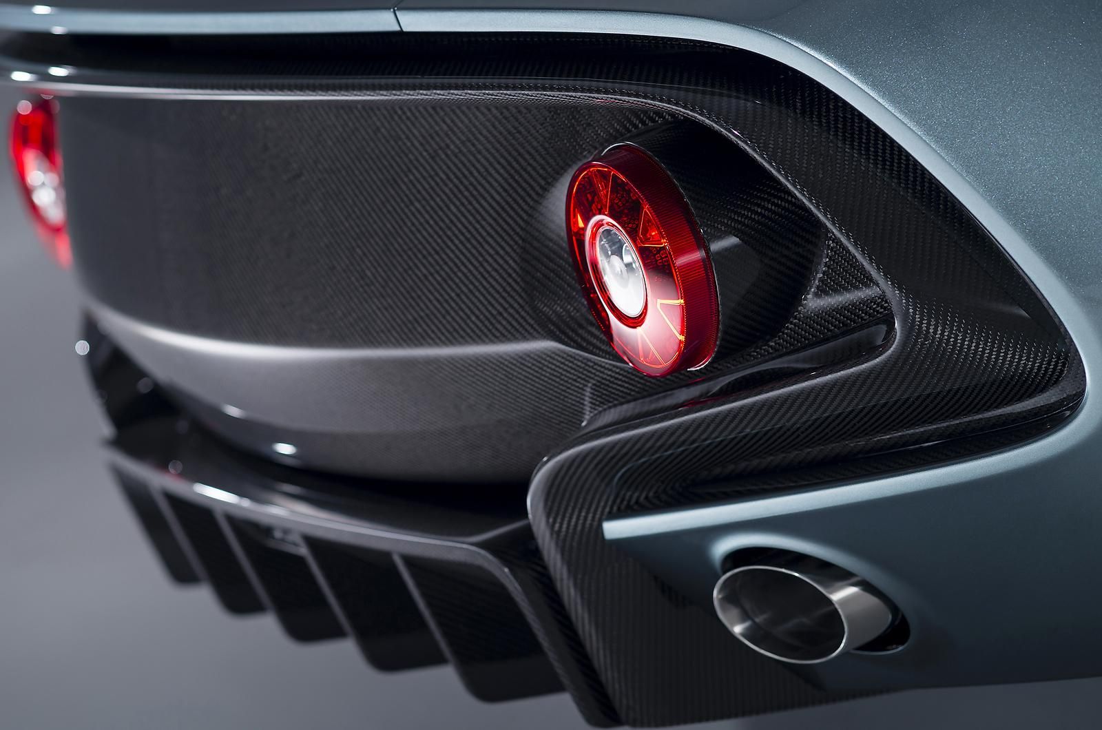 ASTON MARTN CC100 KONSEPT GALER 