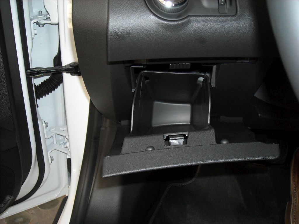 YEN MAKYAJLI OPEL NSGNA  MEKAN RESMLER